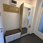 아파트 Modern Cute With Balcony, Center