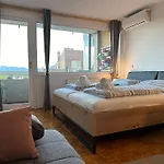 아파트 Modern Cute With Balcony, Center 류블랴나