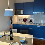 아파트 Modern Cute With Balcony, Center