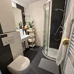 Modern Cute With Balcony, Center 아파트 *