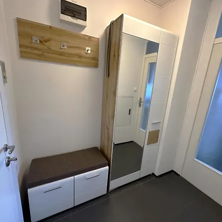 Apartment Modern Cute With Balcony, Center